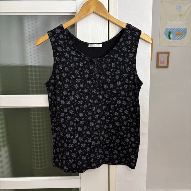 블랙 잔꽃 도트 슬리브리스