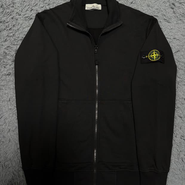 스톤아일랜드 집업 24FW M사이즈 새상품