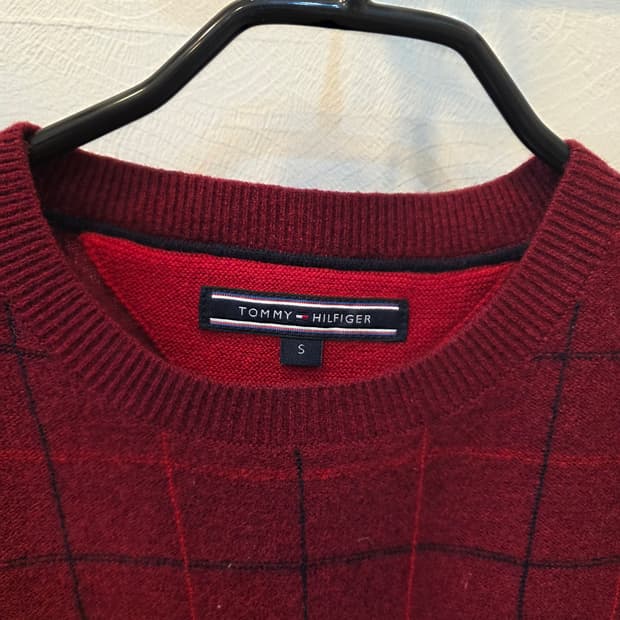 타미힐피거 레드 체크 니트