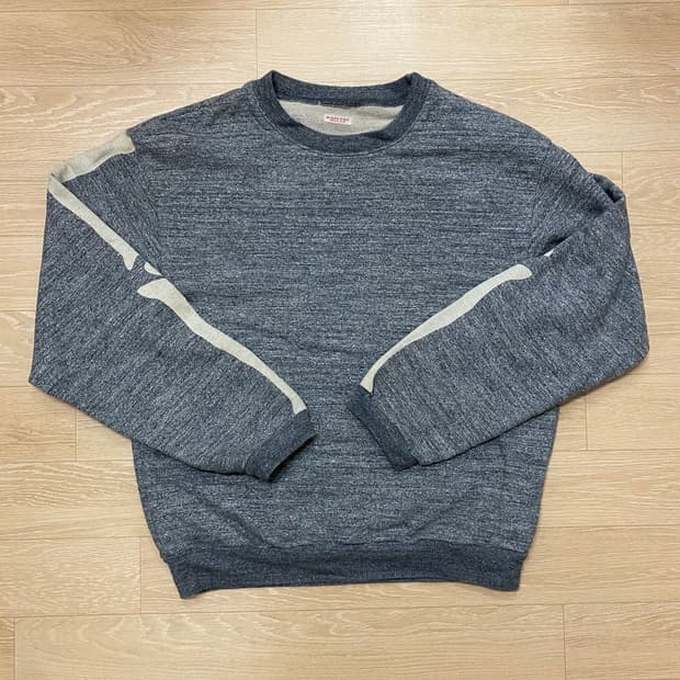 캐피탈 본 스웻셔츠 (2)