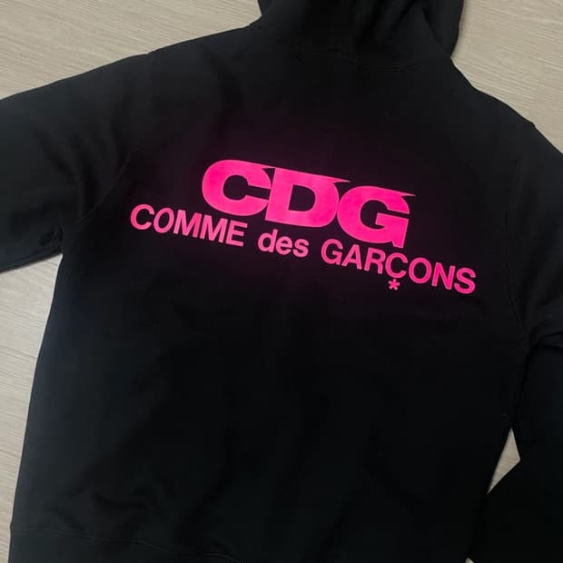 한정판)꼼데가르송 CDG 마루노오치 도쿄 한정판 형광 후드집업