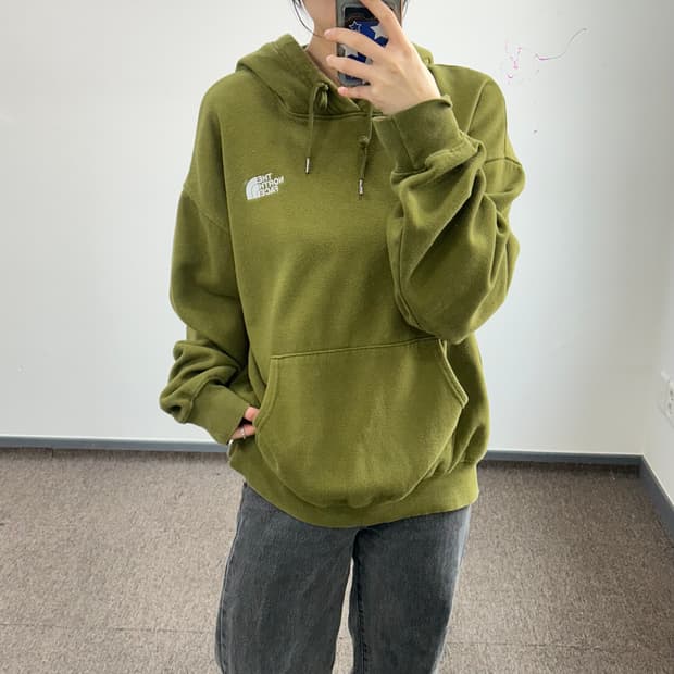 The north face 노스페이스 스몰로고 올리브 후드티