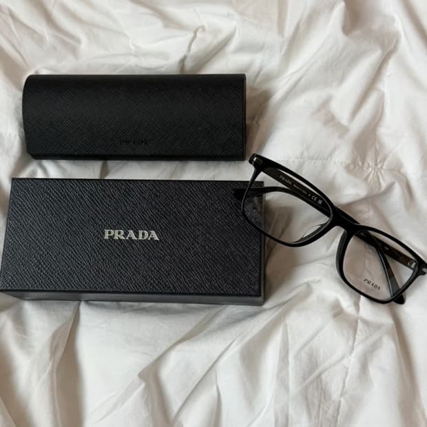 프라다 블랙 뿔테 안경 새상품