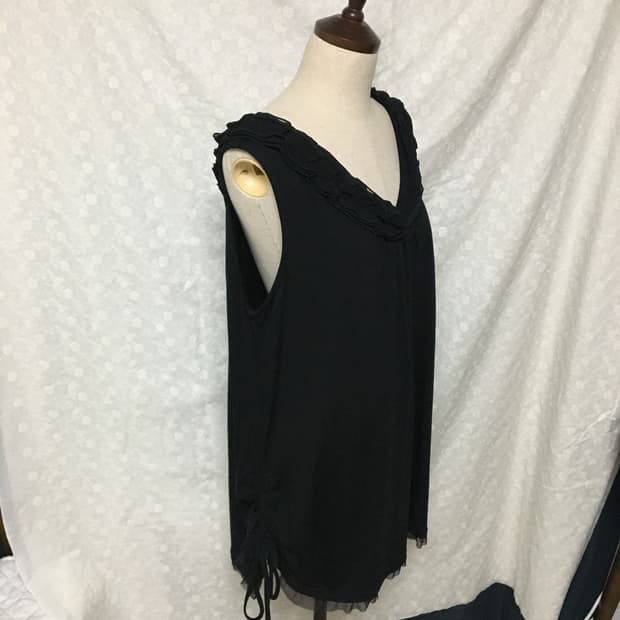 빈티지 블랙 면 원피스 / 프릴 넥라인 / 레이어드 디테일