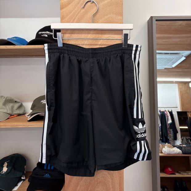 ADIDAS LOGO STRIPE SHORTS