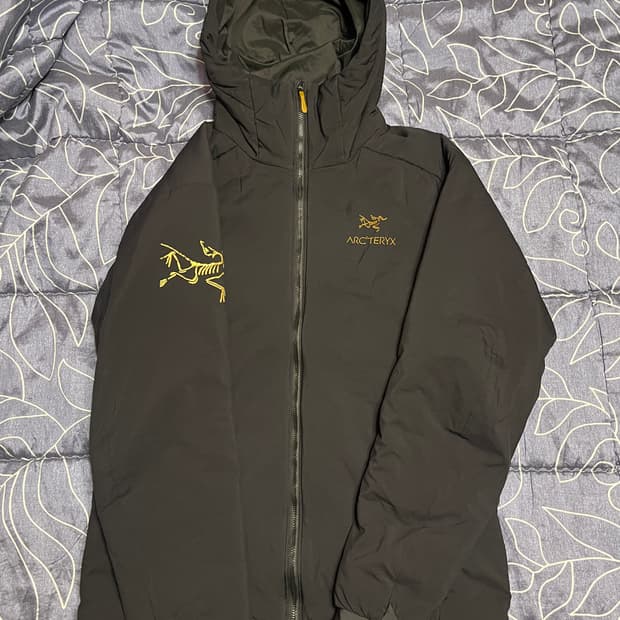 M 아크테릭스 x 빔즈 아톰 AR 골드 블랙