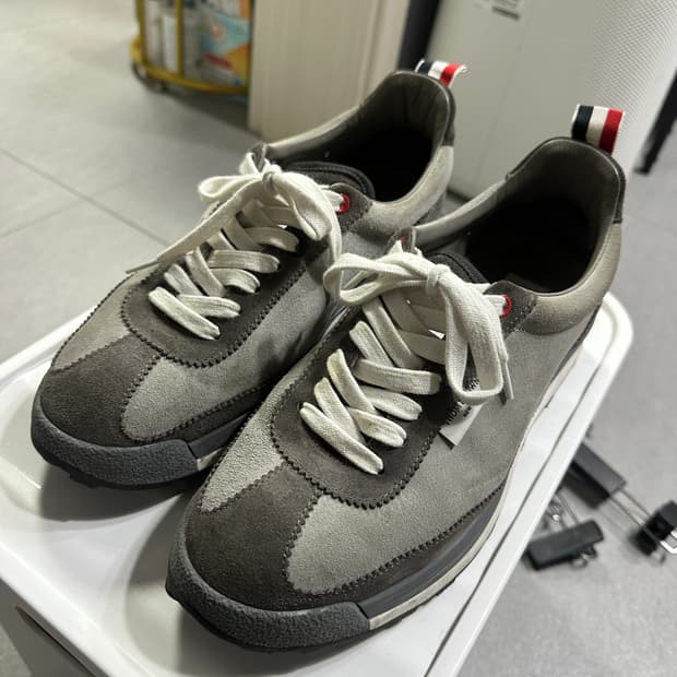 톰브라운 테크러너 스니커즈