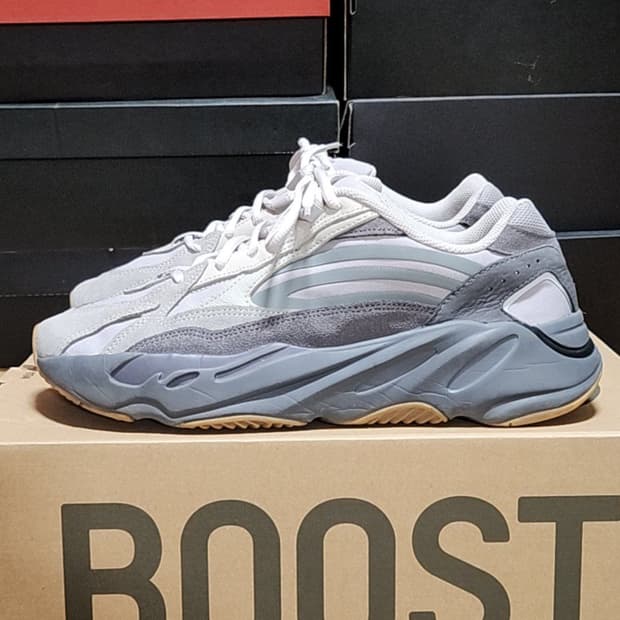 아디다스 275 이지 부스트 700 테프라