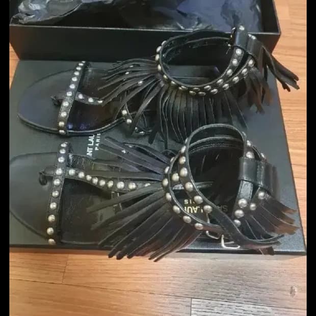 생로랑 블랙 스터드 프린지 샌들 37size