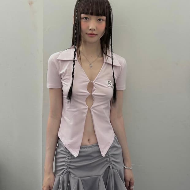 뉴얼린 엠블럼 롱 슬리브 셔츠 베이비핑크 베이직