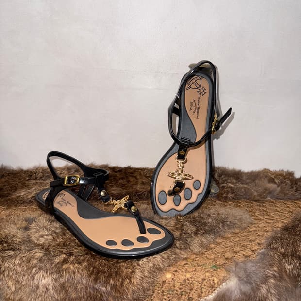Vivienne WestwoodxMelissa orb flip flops