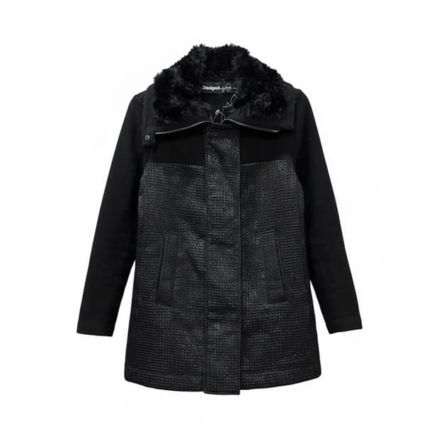 Desigual 데시구알 퍼 하프코트 엠보싱 텍스처 아트워크 디테일 블랙