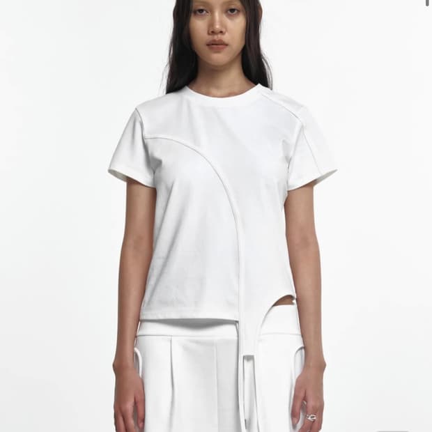 나체 ASYMMETRIC LINE T-SHIRT IVORY (0)