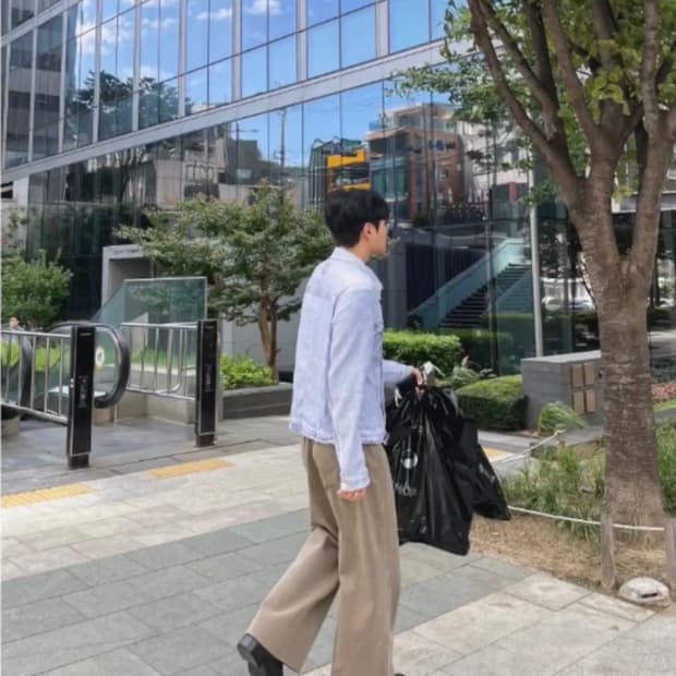 새제품) 아모멘토 세미와이드 부츠컷 데님 팬츠 다크그레이 XL