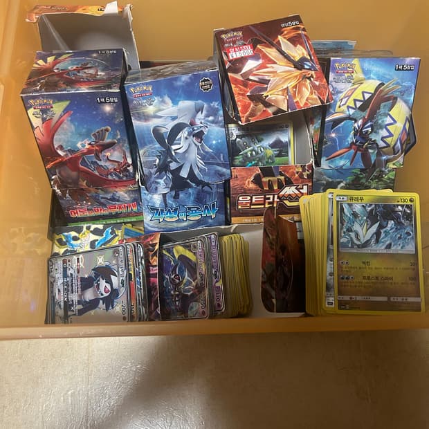 포켓몬 카드 1000장 가까이 팝니다