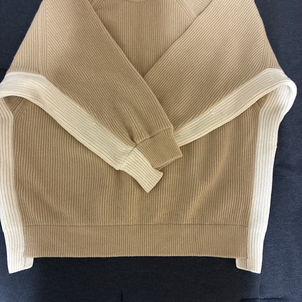 정픔 솔리드 옴므 가오리 니트입니다!!