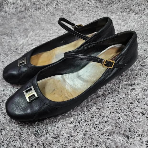 프라다 메리제인 플랫슈즈 37.5