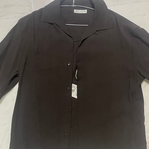ZARA 남성 반팔 셔츠 새상품 (us.uk한정) M사이즈 다크브라운
