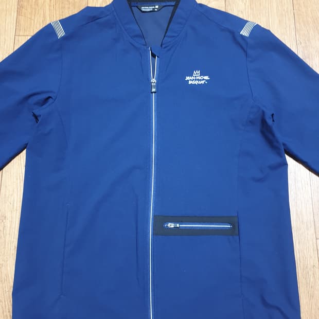 1089 장미쉘바스키아 집업 95 사이즈입니다