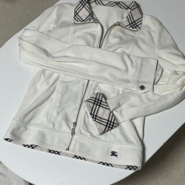 버버리 화이트 자켓