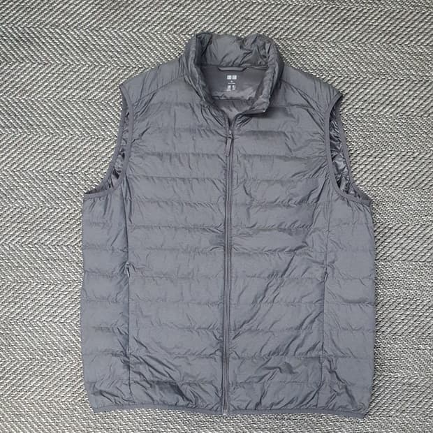 유니클로 오리털 경량패딩 베스트 남자105