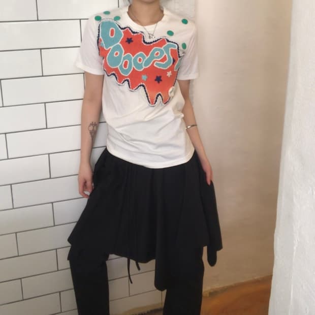 미카엘라 버거 그래픽 반팔 티셔츠