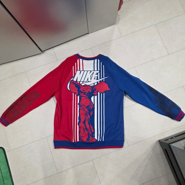 나이키 희귀매물 파리 시티 맨투맨