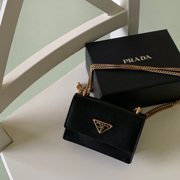 프라다 마이크로 체인백