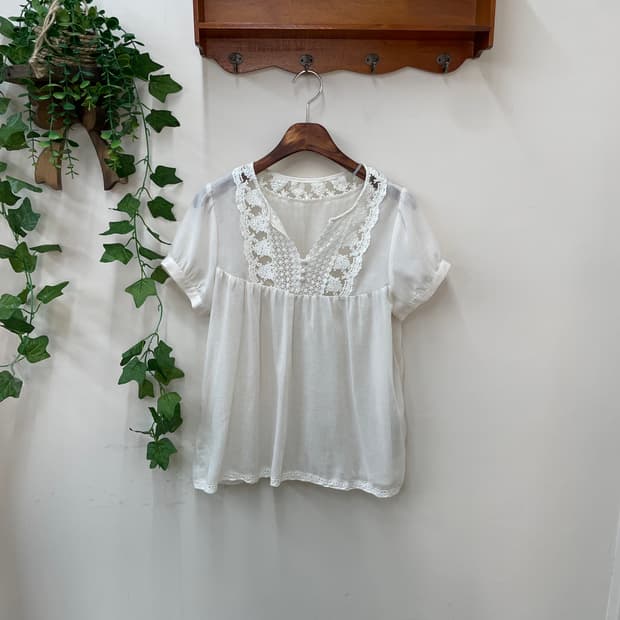 모리 사와코 아이보리 레이스 요크 블라우스