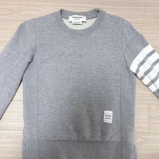 톰브라운 맨투맨 