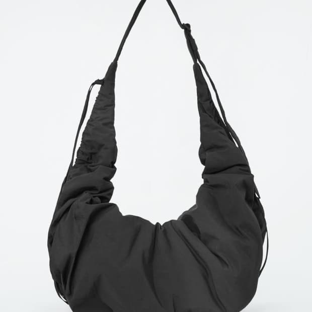 COS 캐노피 오버사이즈 크로스백 블랙