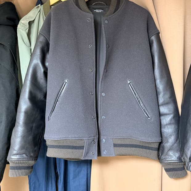 언유즈드 unused 바시티 봄버