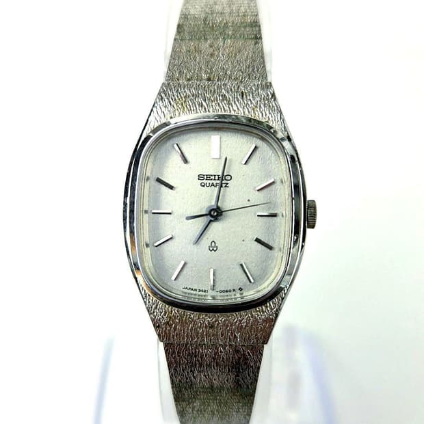 세이코 샤리오 쿼츠 메탈 시계