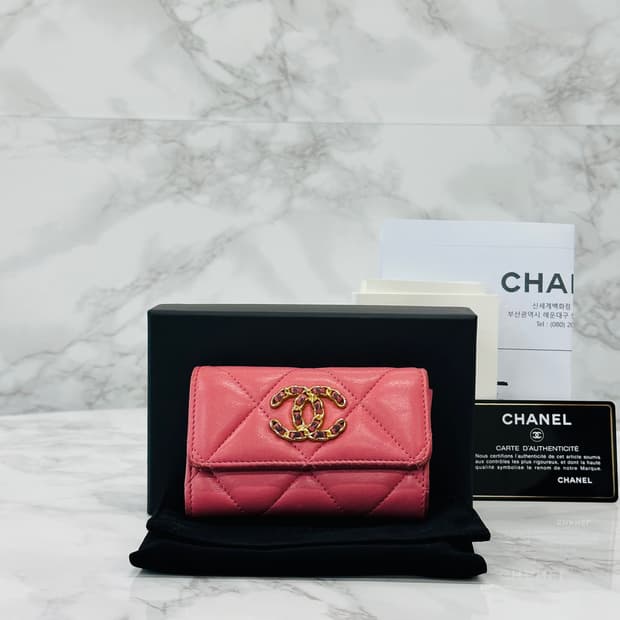 샤넬 19 플랩 카드지갑 핑크