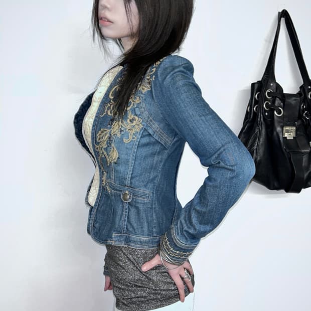 오리엔탈 엠브로이드 크롭 데님 자켓