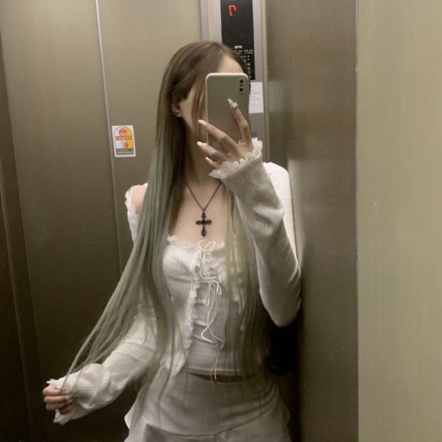 Suzen 스젠 Stella Strap Lace Cardigan