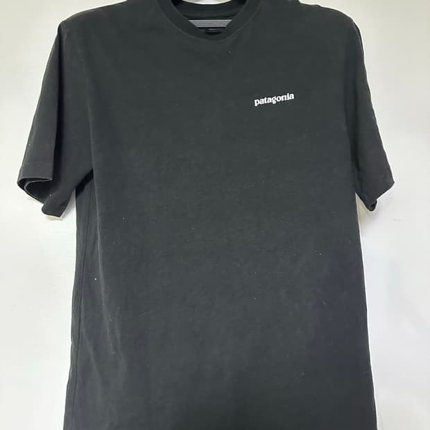 파타고니아 검정 반팔 티셔츠 M 사이즈