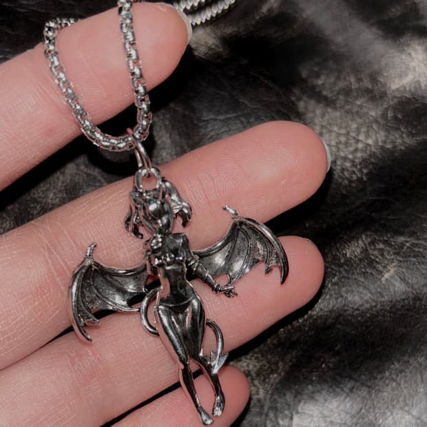 실버 다크 고딕 데빌걸 악마 목걸이 팬던트