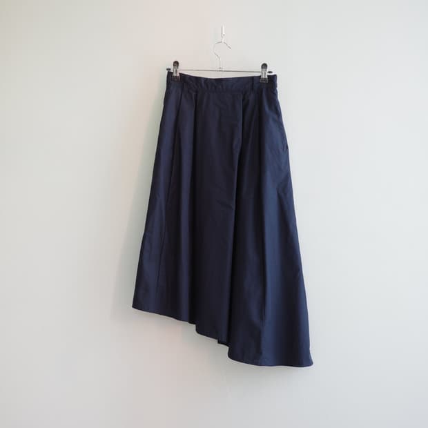 Earth music unbalance slanted-hem skirt