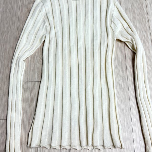 베이스레인지 아들러 니트탑