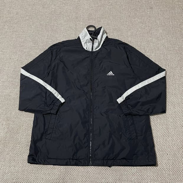 아디다스. 바람막이. 5992