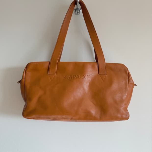 CAPACCI 레더 숄더백