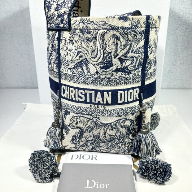 디올 디버블 버킷백 M1276VTDT