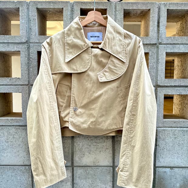 미네랄 크롭 트렌치 코트