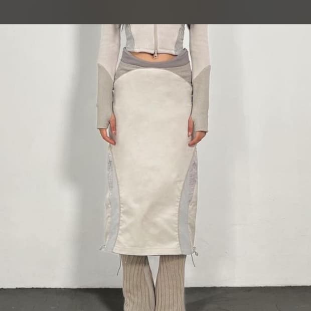 000 Undefined 화이트 스커트