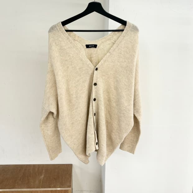 주카 아이보리 케시미어 혼방 브이넥 가디건