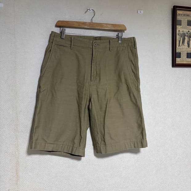 무신사 스탠다드 백 사틴 오피서 치노팬츠 쇼츠 32