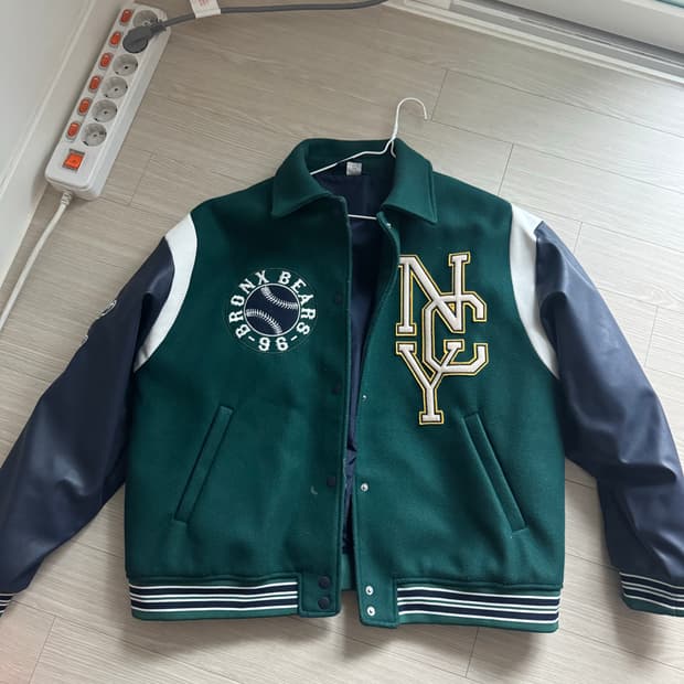 바시티 자켓 팝니다