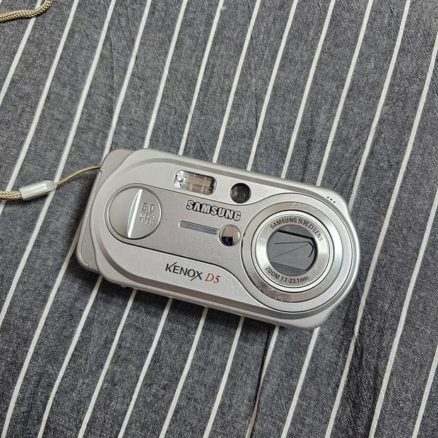 삼성 케녹스 D5 디지털 카메라