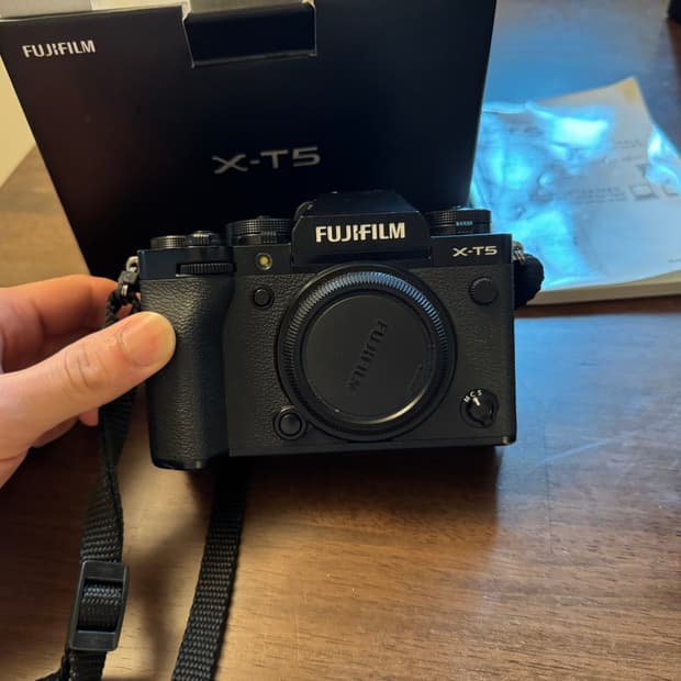 후지필름 xt5 바디 셔터수12659 (사용감O)